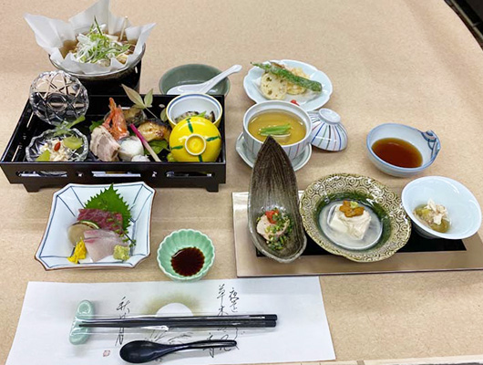⑪ 魚つぐ